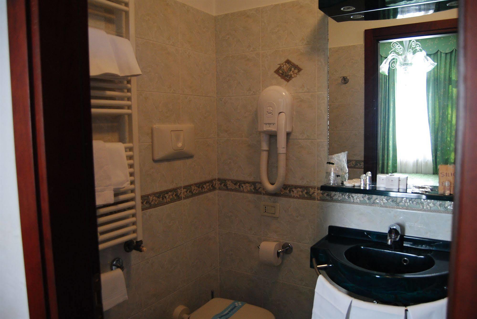 Cipro Hotel